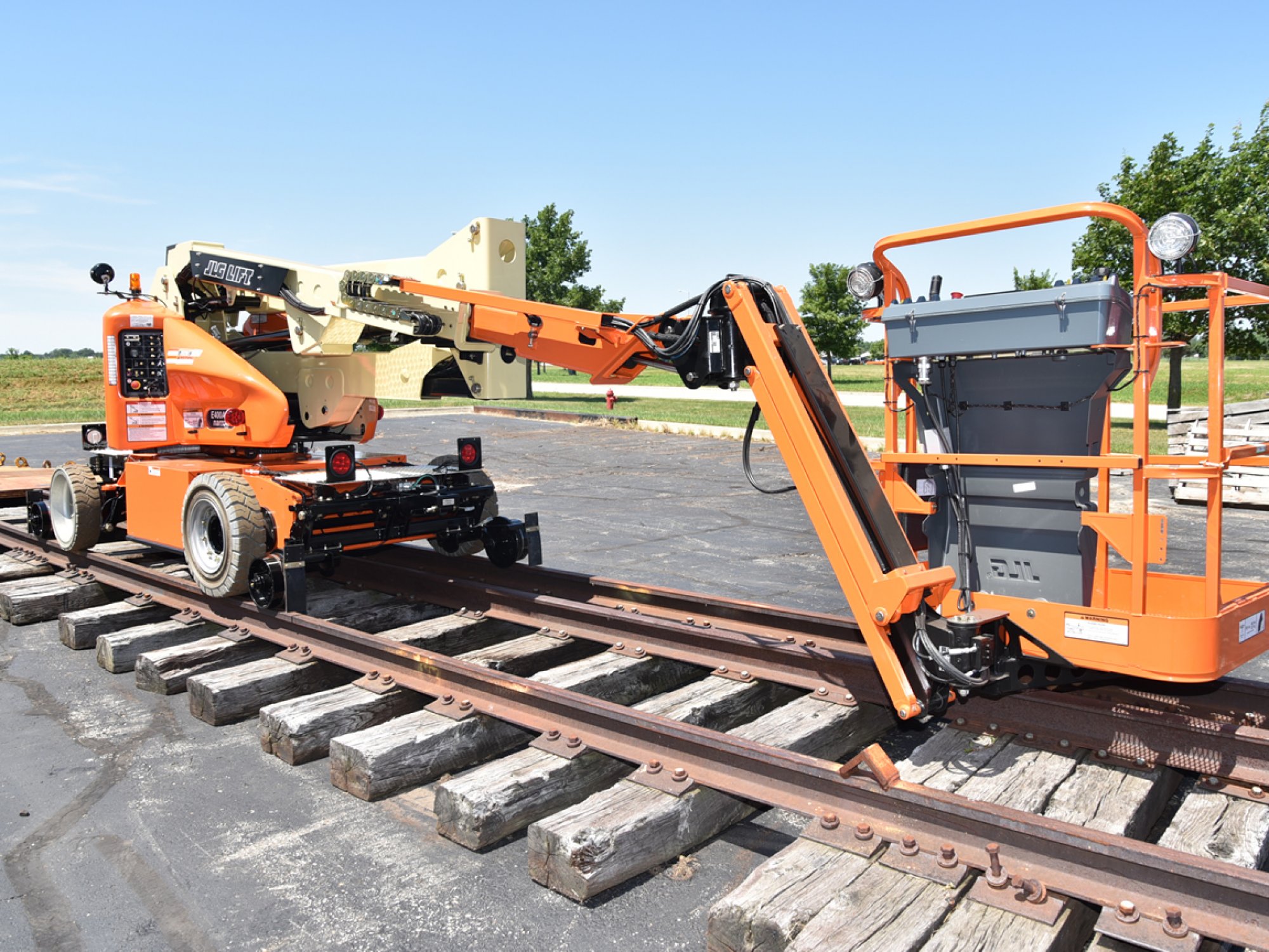 \"JLG-6.jpg/"