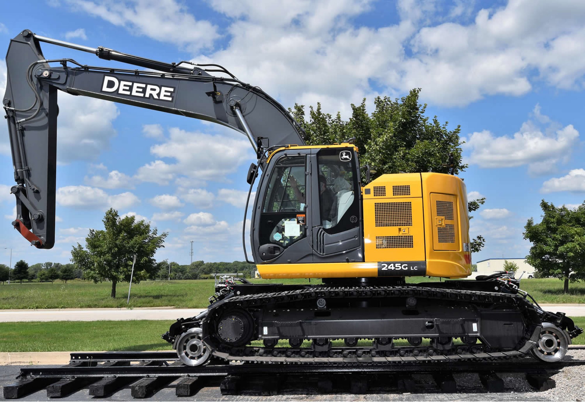 \"JohnDeeere245G-2.jpg/"